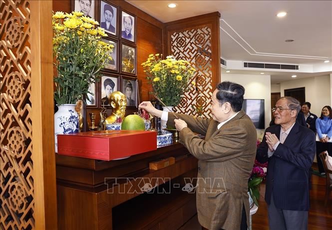 Chủ tịch Bet88app còn khuyến mãi Trần Thanh Mẫn thăm, chúc Tết nguyên Chủ tịch Bet88app còn khuyến mãi Nguyễn Sinh Hùng. Ảnh: Doãn Tấn – TTXVN