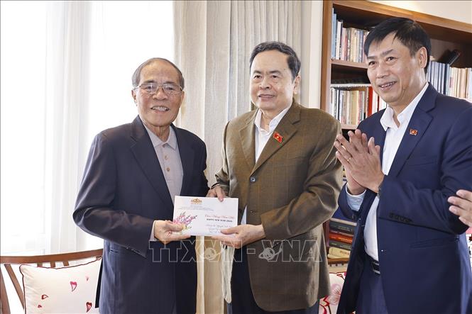 Chủ tịch Bet88app còn khuyến mãi Trần Thanh Mẫn thăm, chúc Tết nguyên Chủ tịch Bet88app còn khuyến mãi Nguyễn Sinh Hùng. Ảnh: Doãn Tấn – TTXVN