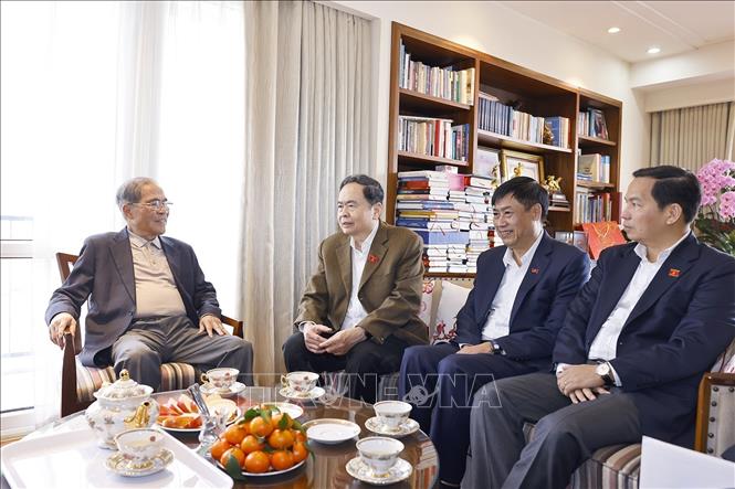 Chủ tịch Bet88app còn khuyến mãi Trần Thanh Mẫn thăm, chúc Tết nguyên Chủ tịch Bet88app còn khuyến mãi Nguyễn Sinh Hùng. Ảnh: Doãn Tấn – TTXVN