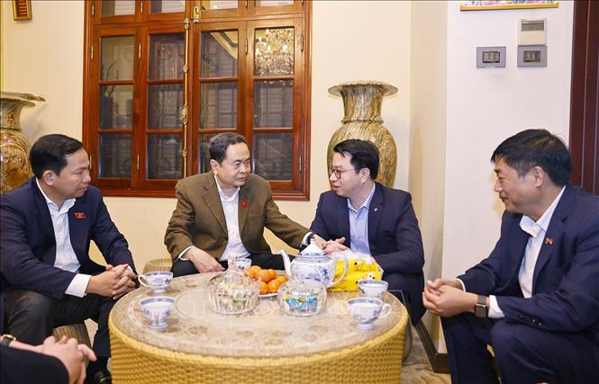 Chủ tịch Bet88app còn khuyến mãi Trần Thanh Mẫn thăm Bet88.Com Link Nhà Cái Bet88 BMXCT Uy Tín và dâng hương tưởng nhớ cố Chủ tịch nước Trần Đại Quang. Ảnh: Doãn Tấn – TTXVN