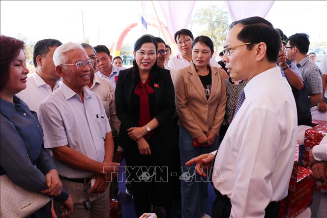 Phó Thủ tướng Bùi Thanh Sơn thăm hỏi người dân vùng Dự án di dân tái định cư để xây dựng Nhà máy điện hạt nhân Ninh Thuận 1 (xã Phước Dinh, Khánh Hòa) ngày 15/1/2026. Ảnh: Nguyễn Thành – TTXVN