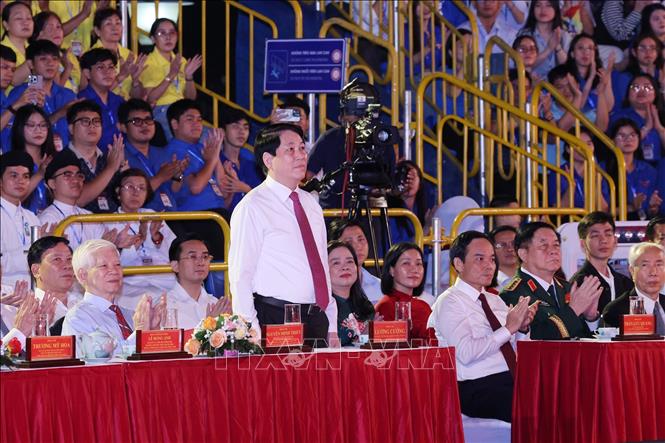 Chủ tịch nước Lương Cường và các đồng chí lãnh đạo, nguyên lãnh đạo Đảng, Bet888 Trang nhà cái casino dự cầu truyền hình “Hai tay xây dựng một sơn hà” tại điểm cầu Bến Nhà Rồng, Thành phố Hồ Chí Minh. Ảnh: Lâm Khánh - TTXVN