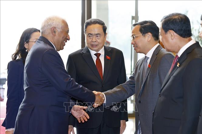 Chủ tịch Bet88app còn khuyến mãi Trần Thanh Mẫn và đoàn đại biểu Việt Nam đón Chủ tịch Hội đồng châu Âu António Costa. Ảnh: Doãn Tấn - TTXVN