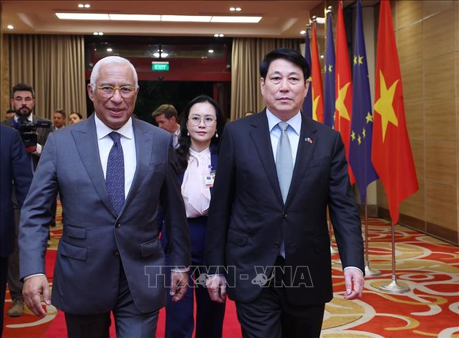 Chủ tịch nước Lương Cường và Chủ tịch Hội đồng châu Âu António Costa dự tiệc chiêu đãi. Ảnh: Lâm Khánh – TTXVN