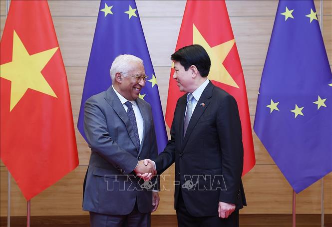 Chủ tịch nước Lương Cường đón Chủ tịch Hội đồng châu Âu António Costa dự tiệc chiêu đãi. Ảnh: Lâm Khánh – TTXVN