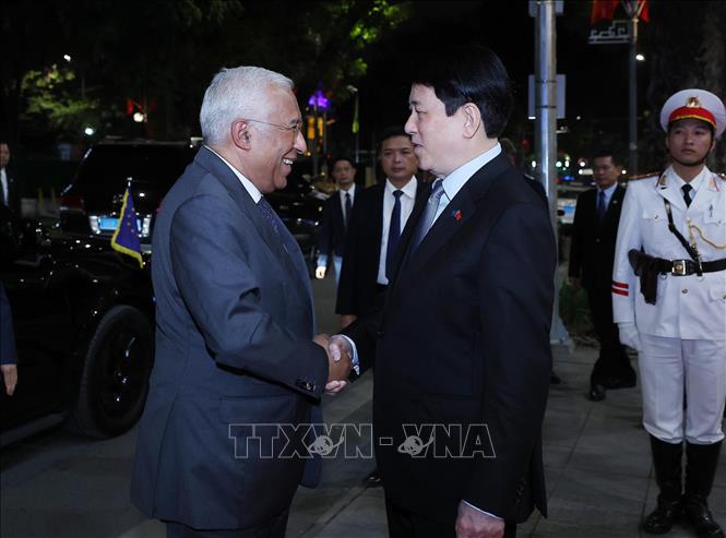 Chủ tịch nước Lương Cường đón Chủ tịch Hội đồng châu Âu António Costa dự tiệc chiêu đãi. Ảnh: Lâm Khánh – TTXVN