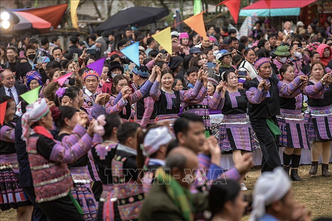 Lễ hội là niềm tự hào và là ngày hội của cộng đồng người Mông nơi đây. Ảnh: Trọng Đạt-TTXVN