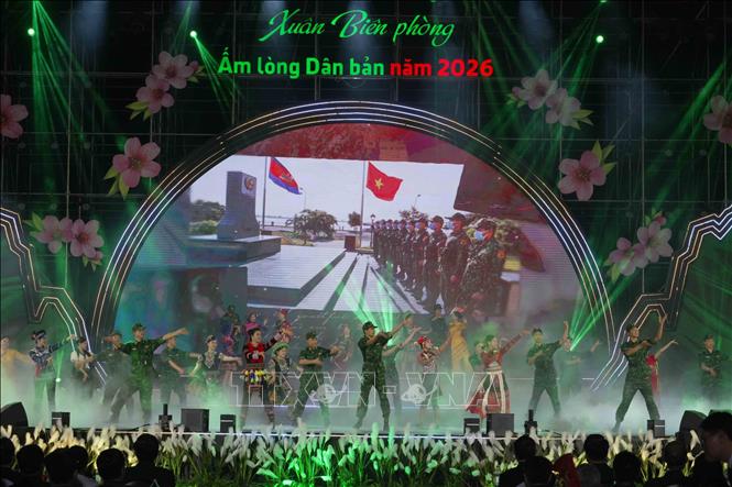 Chương trình nghệ thuật “Xuân Biên phòng ấm lòng dân bản” với nhiều tiết mục mang đậm bản sắc Bett88 Làm giàu đẳng cấp. Ảnh: Hữu Quyết - TTXVN