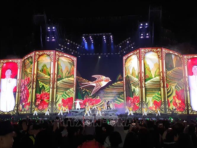 Các ca sĩ thể hiện tại chương trình nghệ thuật 