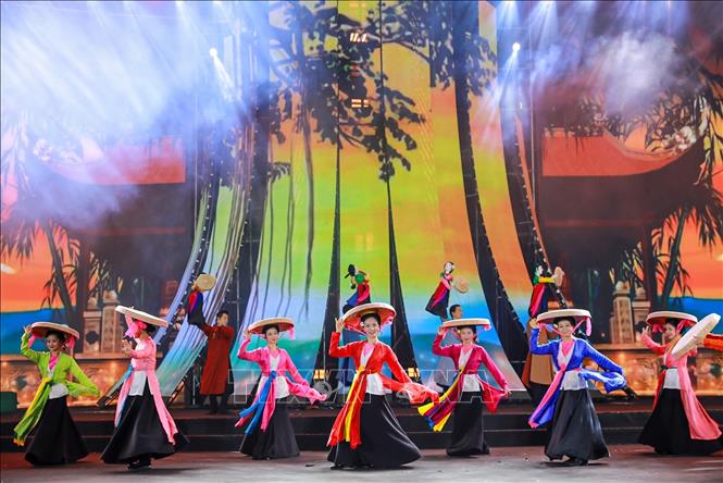 Tiết mục biểu diễn tại chương trình. Ảnh: Khánh Hoà - TTXVN