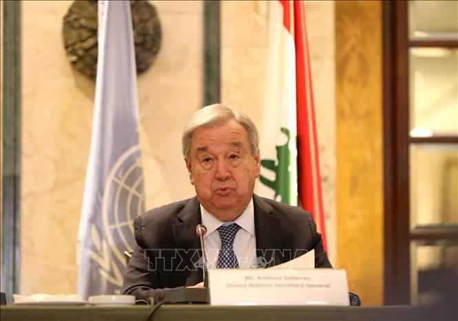 Phát biểu tại cuộc họp báo ở thủ đô Beirut trong chuyến thăm Liban, Tổng Thư ký LHQ Antonio Guterres cho biết LHQ đang nỗ lực thông qua các kênh ngoại giao nhằm chấm dứt giao tranh và đưa các bên trở lại bàn đàm phán. Ảnh: THX/TTXVN