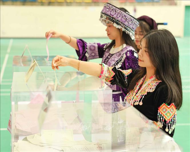 Tham gia bỏ phiếu bầu cử Bet888 football Bet88app còn khuyến mãi khóa XVI và Bet888 football Hội đồng 2026 Bet88.com link không chặn các cấp nhiệm kỳ 2026 - 2031, là cột mốc quan trọng khi các bạn lần đầu tiên được trực tiếp lựa chọn những người đại diện cho ý chí và nguyện vọng của 2026 Bet88.com link không chặn. Ảnh: Thanh Tùng - TTXVN 