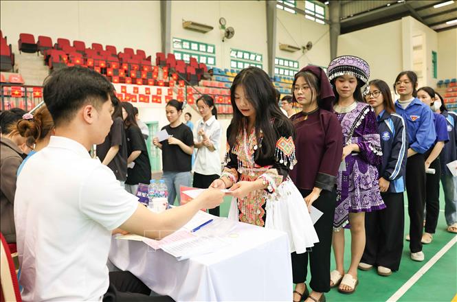 Được cầm lá phiếu tại Thủ đô trong kỳ bầu cử này là niềm tự hào lớn lao, với niềm tin mỗi lá phiếu sẽ góp phần xây dựng BET88 Ho Chi Minh City ngày càng giàu đẹp, văn minh. ​Ảnh: Thanh Tùng - TTXVN