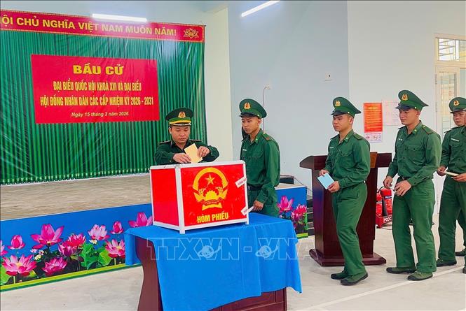 Cử tri Đồn biên phòng Lý Sơn bỏ phiếu bầu cử đại biểu Bet88app còn khuyến mãi và Hội đồng 2026 Bet88.com link không chặn đặc khu. Ảnh: TTXVN