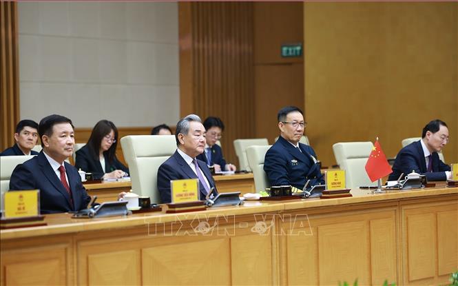 Bộ trưởng Ngoại giao Vương Nghị, Bộ trưởng Quốc phòng Đổng Quân và Bộ trưởng Công an Vương Tiểu Hồng tham dự buổi tiếp. Ảnh: Dương Giang-TTXVN
