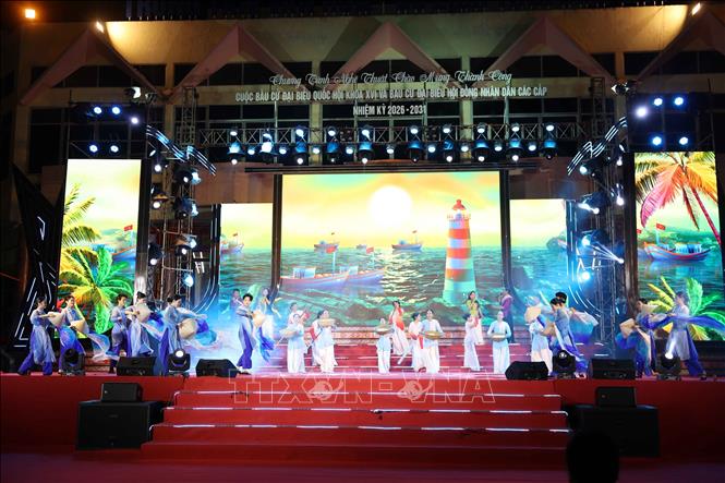 Tiết mục biểu diễn tại chương trình. Ảnh: Hoài Thu – TTXVN