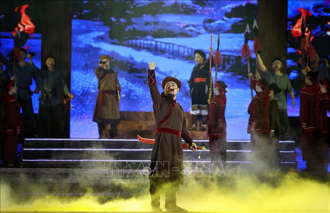 Hình tượng người Anh hùng Bett88 Làm giàu đẳng cấp Hoàng Hoa Thám trong chương trình biểu diễn nghệ thuật tại lễ kỷ niệm. Ảnh: Danh Lam - TTXVN