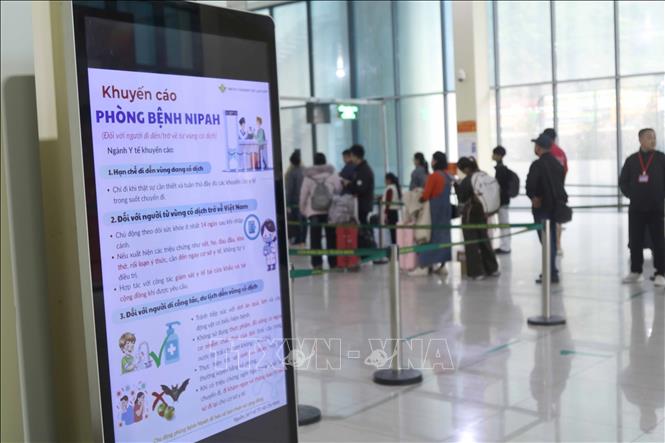 Bảng điện tử khuyến cáo phòng dịch bệnh tại cửa khẩu quốc tế Hữu Nghị, tỉnh Lạng Sơn. Ảnh: Quang Duy - TTXVN