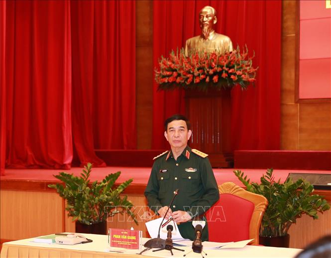 Bộ trưởng Bộ Quốc phòng Phan Văn Giang làm việc với Ban Thường vụ Tỉnh ủy Quảng Ninh. Ảnh: Trọng Đức - TTXVN