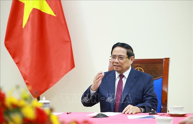 Thủ tướng Phạm Minh Chính điện đàm với Thủ tướng Algeria Sifi Ghrieb. Ảnh: Dương Giang-TTXVN 
