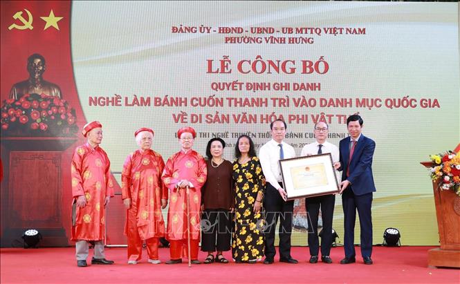 Ngày 18/3/2026, tại phường Vĩnh Hưng thành phố Hà Nội, Bộ Văn hóa, Thể thao và Du lịch đã trao Quyết định ghi danh nghề làm Bánh cuốn Thanh Trì vào hạng mục Di sản Bet88013 88k Cho Tân Thủ phi vật thể quốc gia. Ảnh: TTXVN phát
