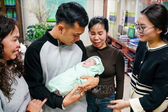 Niềm hạnh phúc của cả Bet88.Com Link Nhà Cái Bet88 BMXCT Uy Tín khi được đón thành viên mới chào đời. Ảnh: Khánh Hòa - TTXVN