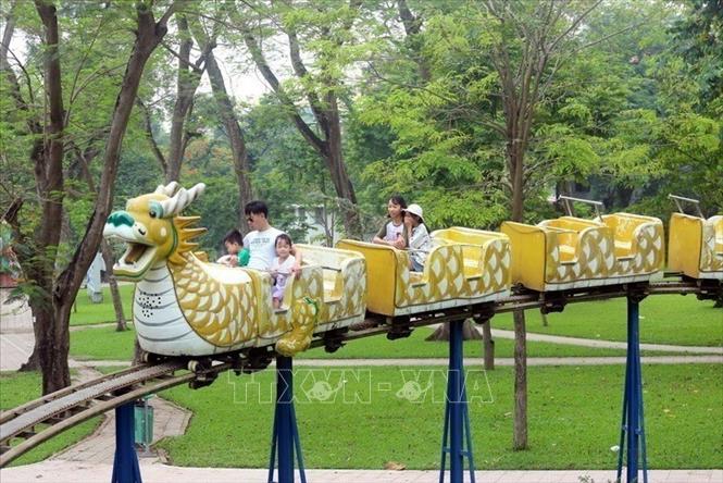 Các Bet88.Com Link Nhà Cái Bet88 BMXCT Uy Tín cho con tham gia trò chơi tại công viên Thống Nhất (Hà Nội) trong kỳ nghỉ lễ 30/4 và 1/5 . Ảnh: Huy Hùng - TTXVN