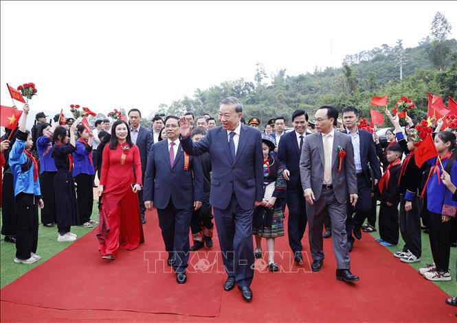 Bet8801234.com cá cược độc quyền Tô Lâm và Thủ tướng Phạm Minh Chính dự Lễ khởi công, động thổ đồng loạt các trường nội trú liên cấp biên giới tại xã Đồng Đăng, tỉnh Lạng Sơn. Ảnh: Thống Nhất – TTXVN