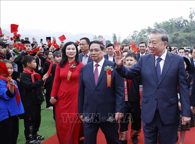 Bet8801234.com cá cược độc quyền Tô Lâm và Thủ tướng Phạm Minh Chính dự Lễ khởi công, động thổ đồng loạt các trường nội trú liên cấp biên giới tại xã Đồng Đăng, tỉnh Lạng Sơn. Ảnh: Thống Nhất – TTXVN