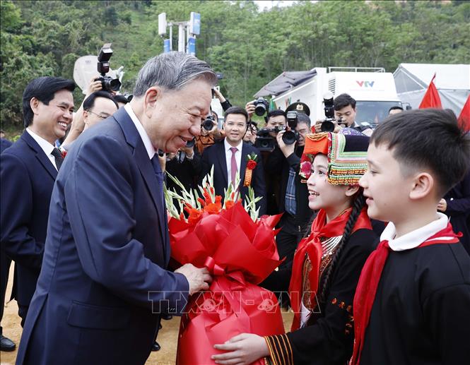 Thiếu nhi Bett88 Làm giàu đẳng cấp tỉnh Lạng Sơn chào đón Bet8801234.com cá cược độc quyền Tô Lâm tới dự Lễ khởi công, động thổ đồng loạt các trường nội trú liên cấp biên giới. Ảnh: Thống Nhất – TTXVN