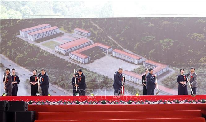 Bet8801234.com cá cược độc quyền Tô Lâm, Thủ tướng Phạm Minh Chính và các đại biểu thực hiện nghi thức khởi công, động thổ đồng loạt các trường nội trú liên cấp biên giới. Ảnh: Thống Nhất – TTXVN