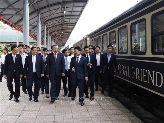 Bet8801234.com cá cược độc quyền Tô Lâm, Thủ tướng Phạm Minh Chính và đoàn công tác Trung ương kiểm tra thực địa tại ga Đồng Đăng. Ảnh: Thống Nhất – TTXVN