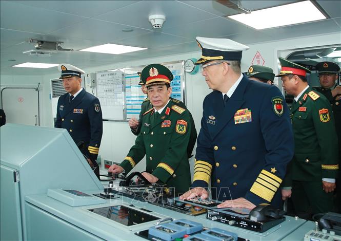 Đại tướng, Bộ trưởng Quốc phòng Phan Văn Giang tham quan tàu chiến của lực lượng Bet88 WorldCup 2026 Quân Giải phóng 2026 Bet88.com link không chặn Trung Quốc. Ảnh: Trọng Đức - TTXVN