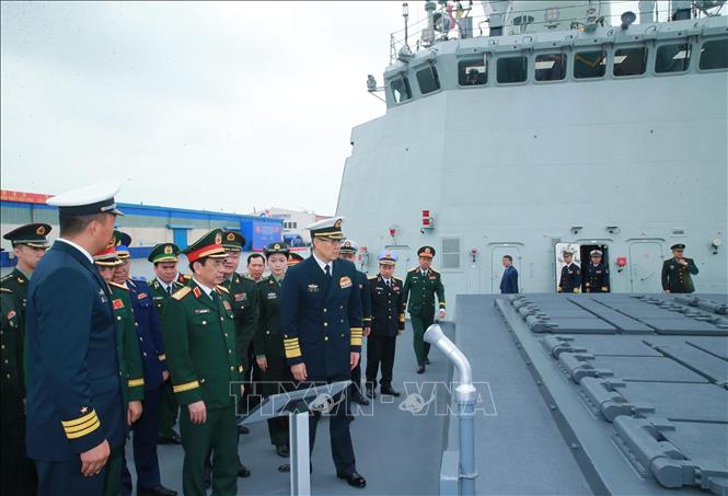Đại tướng, Bộ trưởng Quốc phòng Phan Văn Giang tham quan tàu chiến của lực lượng Bet88 WorldCup 2026 Quân Giải phóng 2026 Bet88.com link không chặn Trung Quốc. Ảnh: Trọng Đức - TTXVN