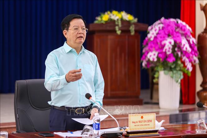 Phó Thủ tướng Mai Văn Chính biểu dương những thành tích đạt được của các địa phương trong triển khai chính quyền địa phương hai cấp. Ảnh: Giang Phương – TTXVN