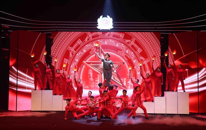 Chương trình nghệ thuật “Ngọn lửa tiên phong”. Ảnh: Phạm Kiên - TTXVN