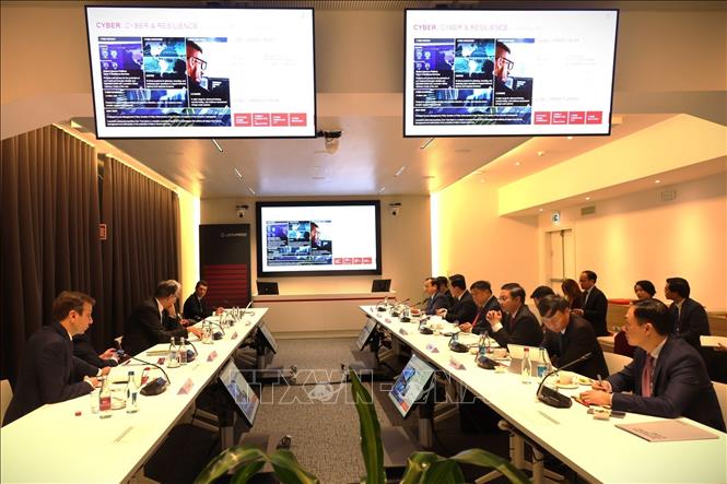 Quang cảnh buổi làm việc của Phó Thủ tướng Nguyễn Chí Dũng tại Tập đoàn Leonardo. Ảnh: Thanh Hải - PV TTXVN tại Italy