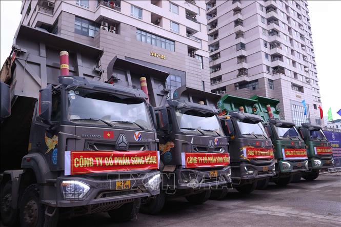 Máy móc, thiết bị của nhà thầu chuẩn bị thực hiện dự án. Ảnh: Lê Ngọc/TTXVN phát