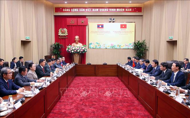 Đại tướng Lương Tam Quang, Bộ trưởng Bộ Công an Việt Nam hội đàm với Thượng tướng Vanthong Kongmany, Bộ trưởng Bộ Công an Lào. Ảnh: Phạm Kiên - TTXVN