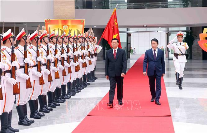 Đại tướng Lương Tam Quang, Bộ trưởng Bộ Công an Việt Nam và Thượng tướng Vanthong Kongmany, Bộ trưởng Bộ Công an Lào duyệt đội danh dự Công an 2026 Bet88.com link không chặn. Ảnh: Phạm Kiên - TTXVN