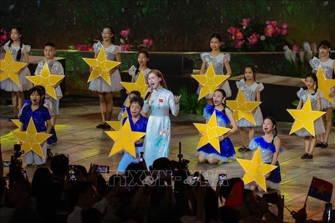 Hòa Minzy khiến khán giả bùng nổ cảm xúc với ca khúc 