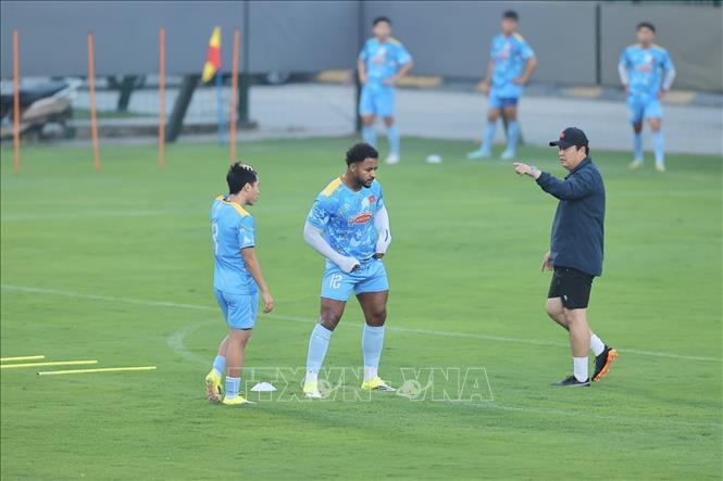 Theo kế hoạch, Đội tuyển Việt Nam sẽ có khoảng 5 ngày tập luyện trước khi bước vào trận giao hữu với Bangladesh trên sân Hàng Đẫy ngày 26/3. Ảnh: Minh Quyết - TTXVN