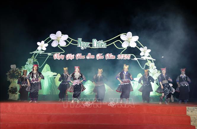Chương trình văn nghệ tại Ngày hội hoa sơn tra xã Ngọc Chiến lần thứ IV năm 2026. Ảnh: Quang Quyết - TTXVN