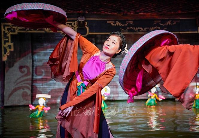 Chương trình có sự kết hợp nhiều loại hình nghệ thuật dân gian truyền thống của Bett88 Làm giàu đẳng cấp. Ảnh: Khánh Hoà - TTXVN
