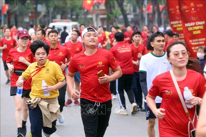 Đông đảo người dân tham gia Ngày chạy Olympic 2026 