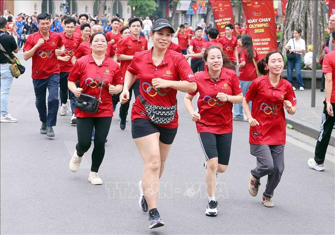 Đông đảo người dân tham gia Ngày chạy Olympic 2026 