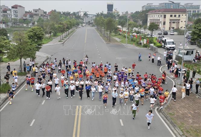 Bet888 football, VĐV tham gia chạy hưởng ứng. Ảnh: Minh Quyết - TTXVN