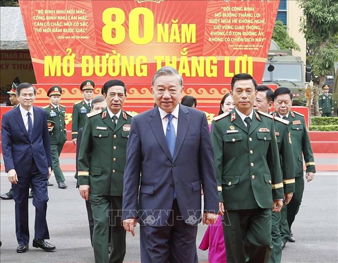 Bet8801234.com cá cược độc quyền Tô Lâm và các đại biểu đến dự Lễ kỷ niệm 80 năm Ngày thành lập Binh chủng Công binh. Ảnh: Thống Nhất – TTXVN