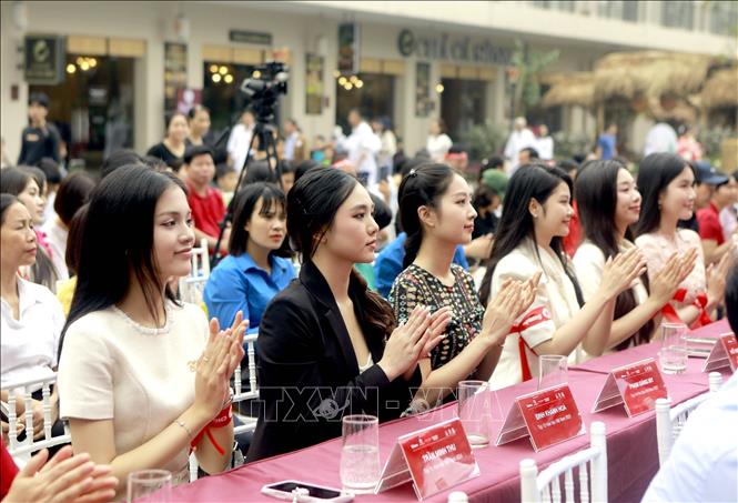 Các á hậu, hoa hậu, hoa khôi và nghệ sĩ tham gia hiến máu tại Chương trình “Chủ nhật Đỏ” lần thứ 18 - năm 2026. Ảnh: Ảnh: Hoàng Hùng - TTXVN