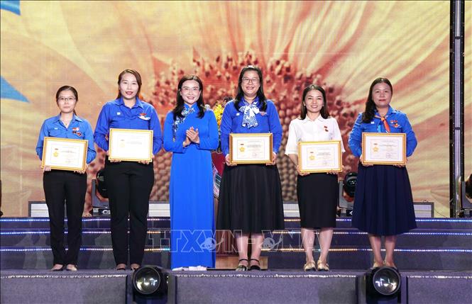 Các cá nhân được trao tặng Kỷ niệm chương 